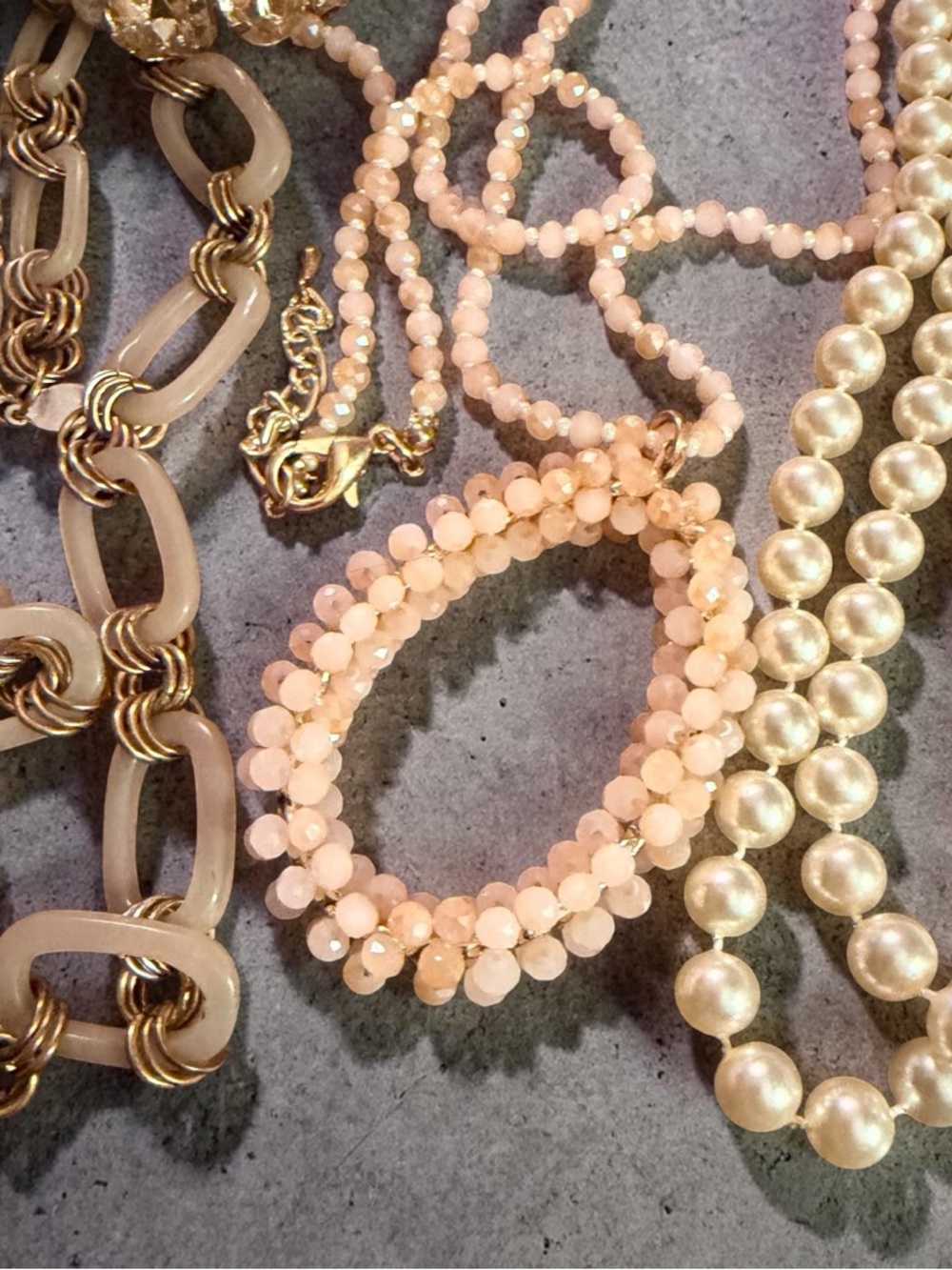 Elegant Pearl and Blush Beaded Necklace Set - Picture 3 of 10